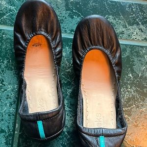 Tieks size 8 flats EUC